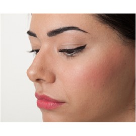 Πως θα πετύχω εύκολα τη γραμμή του eyeliner